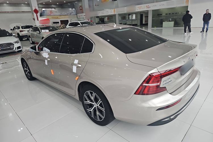 Used Volvo S60 2023 B4 Zhiyi Luxury Edition Exterior 4