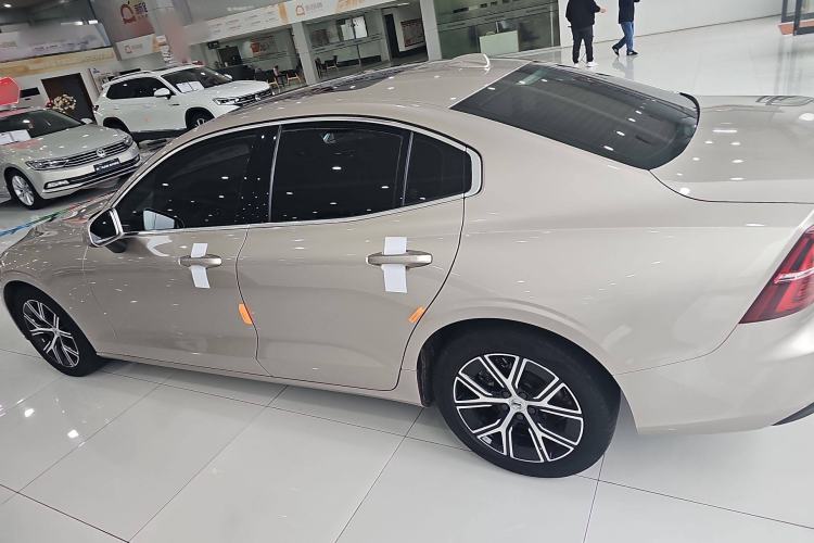 Used Volvo S60 2023 B4 Zhiyi Luxury Edition Exterior 5