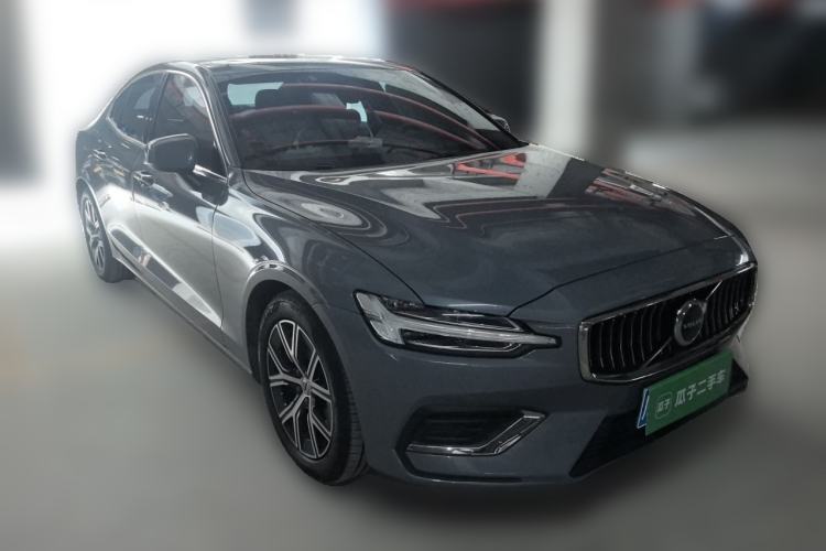 Used Volvo S60 2023 B4 Zhiyi Luxury Edition Front Right 45 Deg