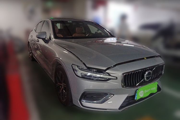 Used Volvo S60 2023 B4 Zhiyi Luxury Edition Front Right 45 Deg