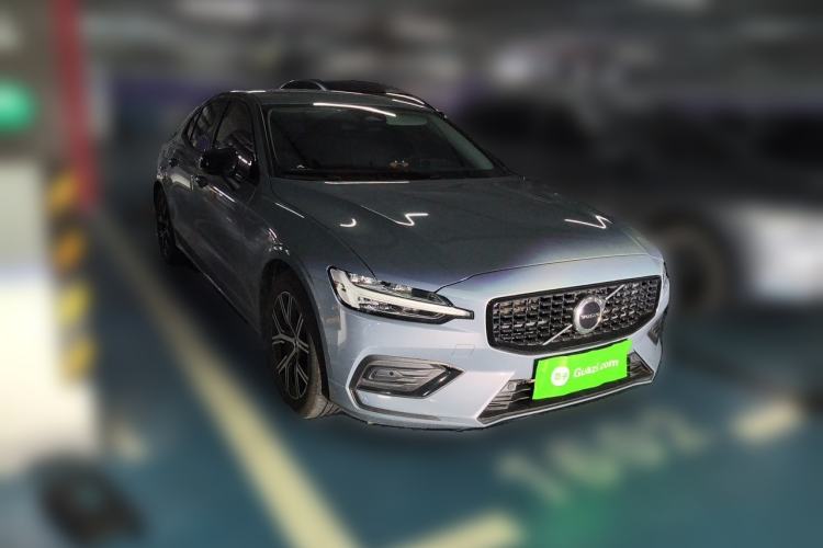 Used Volvo S60 2023 B4 Zhiyi Luxury Edition Front Right 45 Deg