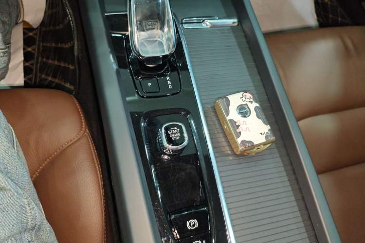 Used Volvo S60 2023 B4 Zhiyi Luxury Edition Gear Lever