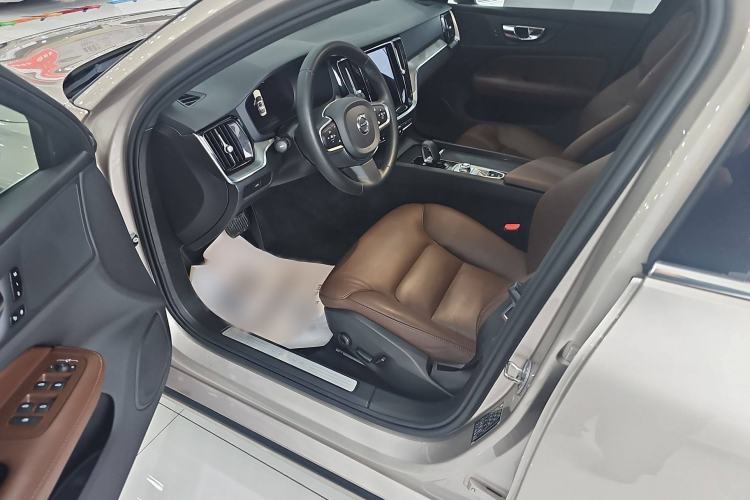 Used Volvo S60 2023 B4 Zhiyi Luxury Edition Interior 2