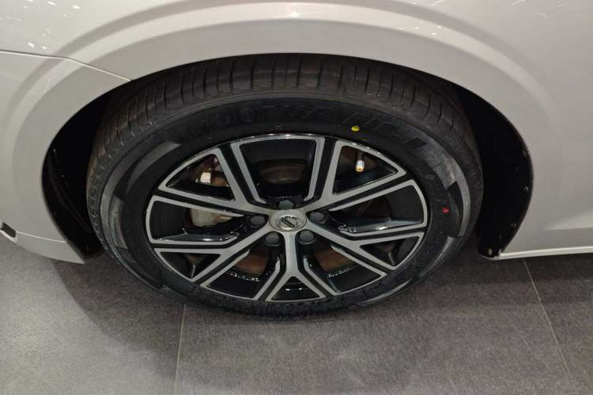 Used Volvo S60 2023 B4 Zhiyi Luxury Edition Left Front Wheel Hub