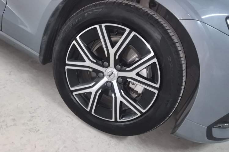 Used Volvo S60 2023 B4 Zhiyi Luxury Edition Right Front Wheel Hub