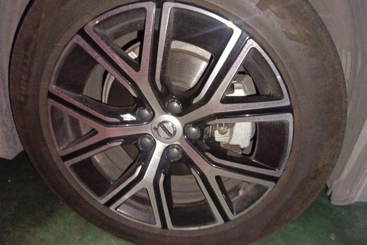 Used Volvo S60 2023 B4 Zhiyi Luxury Edition Right Front Wheel Hub