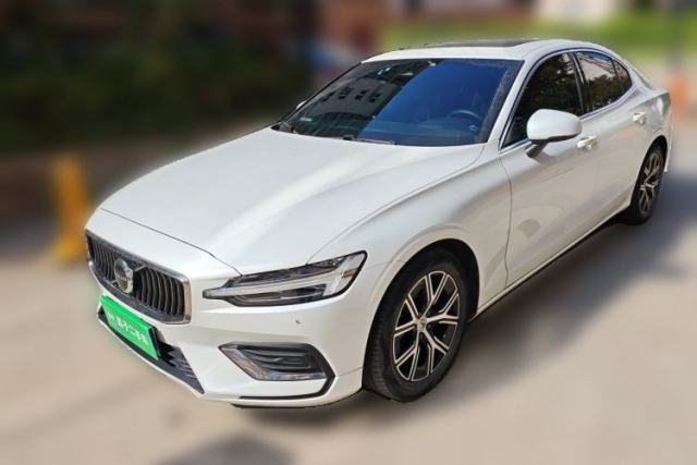 Volvo S60 2023 B4 Zhiyi Luxury Edition с пробегом