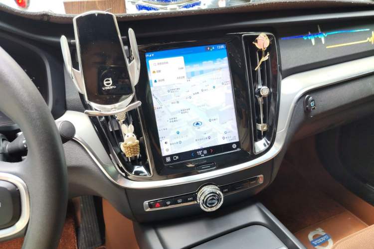 Used Volvo S60 2023 B4 Zhiyi Luxury Edition Audio And AC Panel