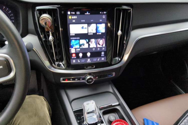 Used Volvo S60 2023 B4 Zhiyi Luxury Edition Audio And AC Panel
