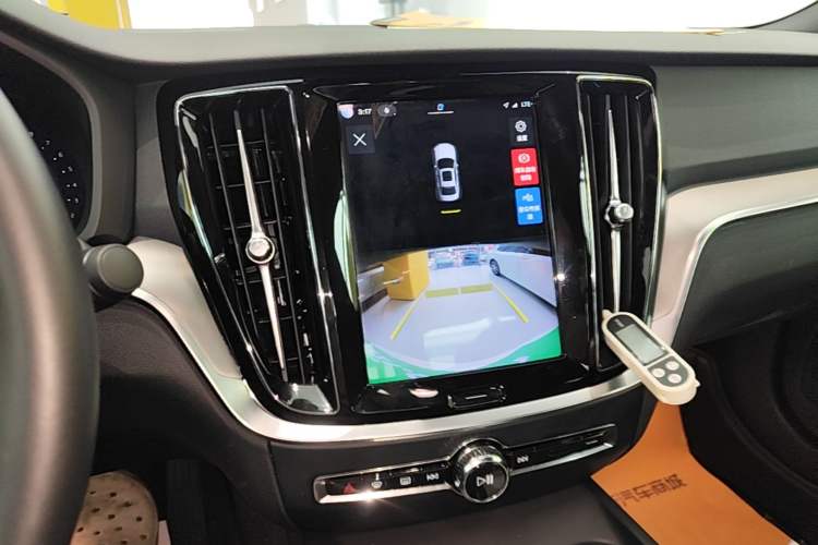 Used Volvo S60 2023 B4 Zhiyi Luxury Edition Audio And AC Panel