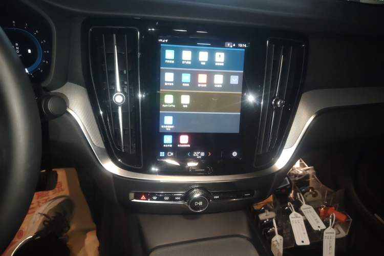 Used Volvo S60 2023 B4 Zhiyuan Sport Edition Audio And AC Panel