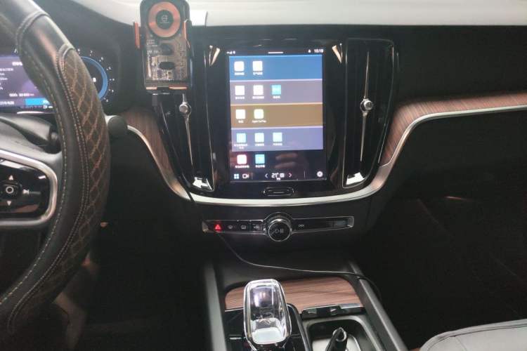Used Volvo S60 2023 B4 Zhiyuan Luxury Edition Audio And AC Panel