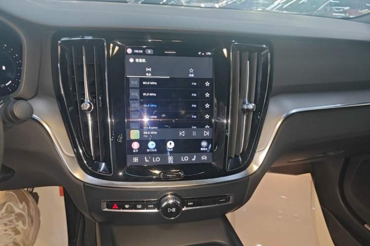 Used Volvo S60 2023 B4 Zhiyi Luxury Edition Audio And AC Panel