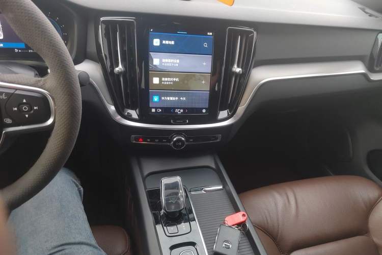 Used Volvo S60 2023 B4 Zhiyi Luxury Edition Audio And AC Panel