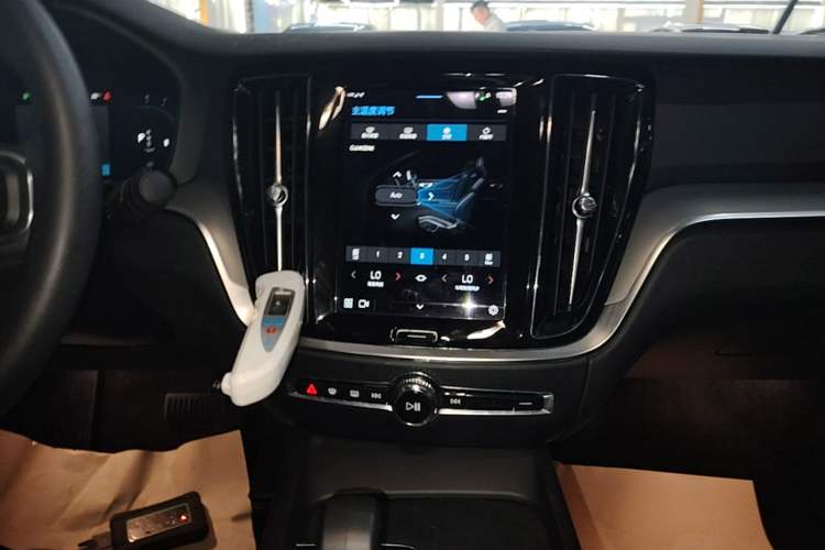 Used Volvo S60 2023 B4 Zhiyi Luxury Edition Audio And AC Panel