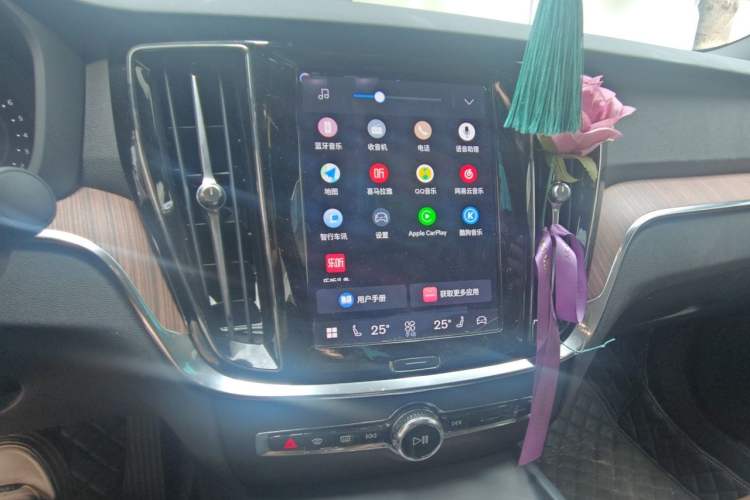 Used Volvo S60 2023 B4 Zhiyuan Luxury Edition Audio And AC Panel