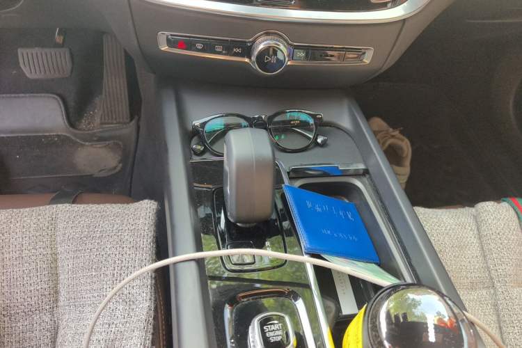 Used Volvo S60 2023 B4 Zhiyi Luxury Edition Audio And AC Panel
