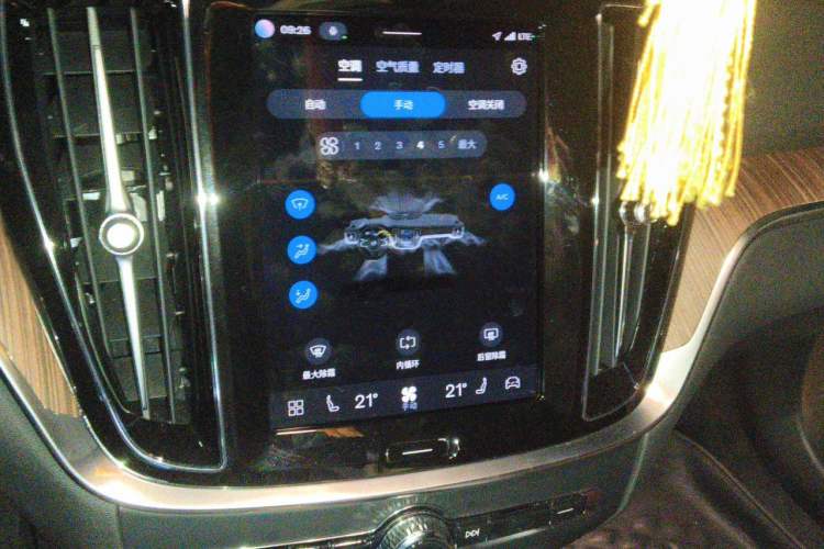 Used Volvo S60 2023 B4 Zhiyuan Luxury Edition Audio And AC Panel