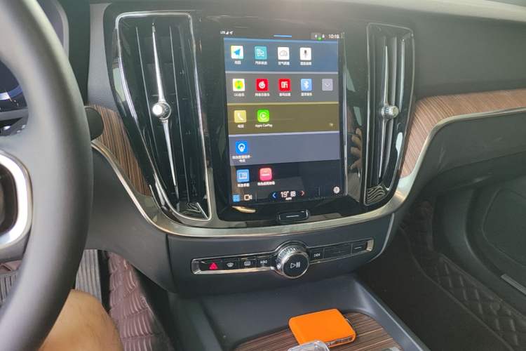 Used Volvo S60 2023 B4 Zhiyuan Luxury Edition Audio And AC Panel