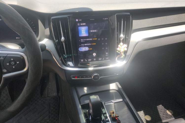 Used Volvo S60 2023 B4 Zhiyi Luxury Edition Audio And AC Panel