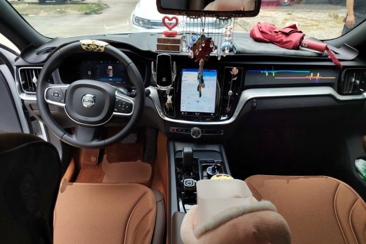 Used Volvo S60 2023 B4 Zhiyi Luxury Edition Center Console