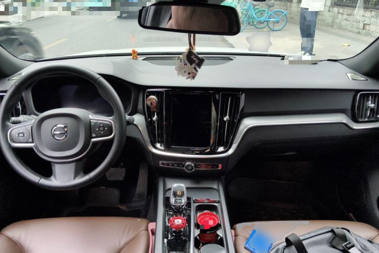 Used Volvo S60 2023 B4 Zhiyi Luxury Edition Center Console