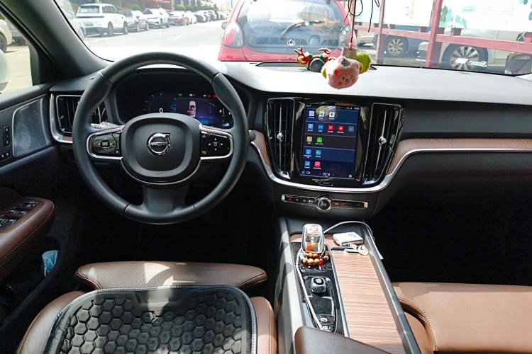 Used Volvo S60 2023 B4 Zhiyuan Luxury Edition Center Console
