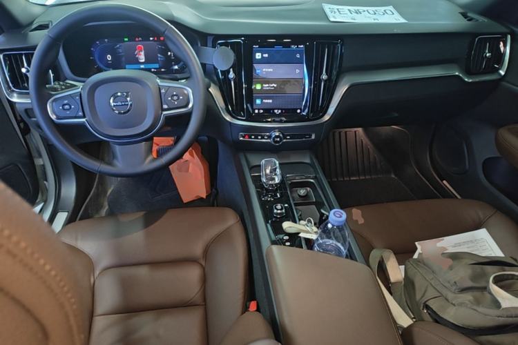 Used Volvo S60 2023 B4 Zhiyi Luxury Edition Center Console