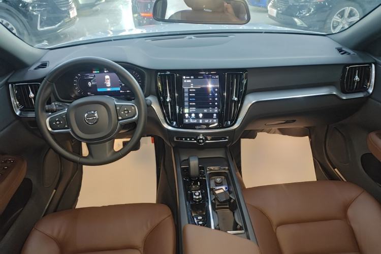 Used Volvo S60 2023 B4 Zhiyi Luxury Edition Center Console