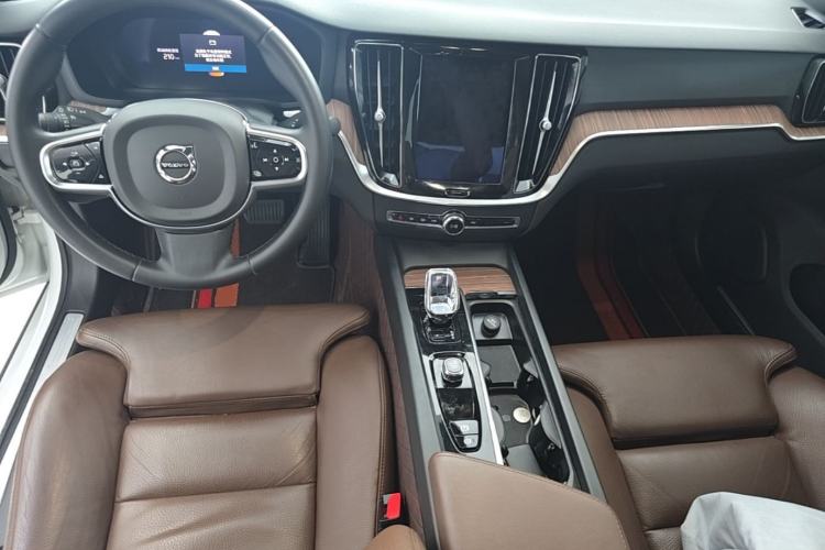 Used Volvo S60 2023 B4 Zhiyuan Luxury Edition Center Console