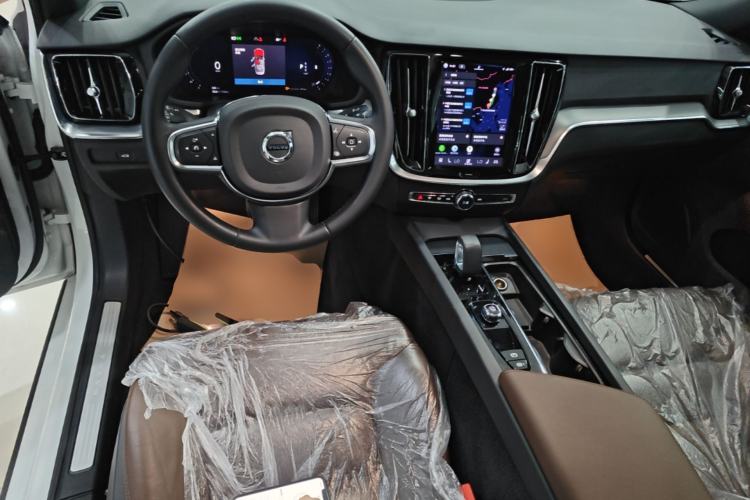 Used Volvo S60 2023 B4 Zhiyi Luxury Edition Center Console
