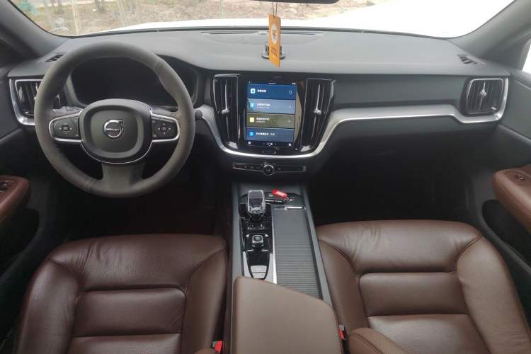 Used Volvo S60 2023 B4 Zhiyi Luxury Edition Center Console