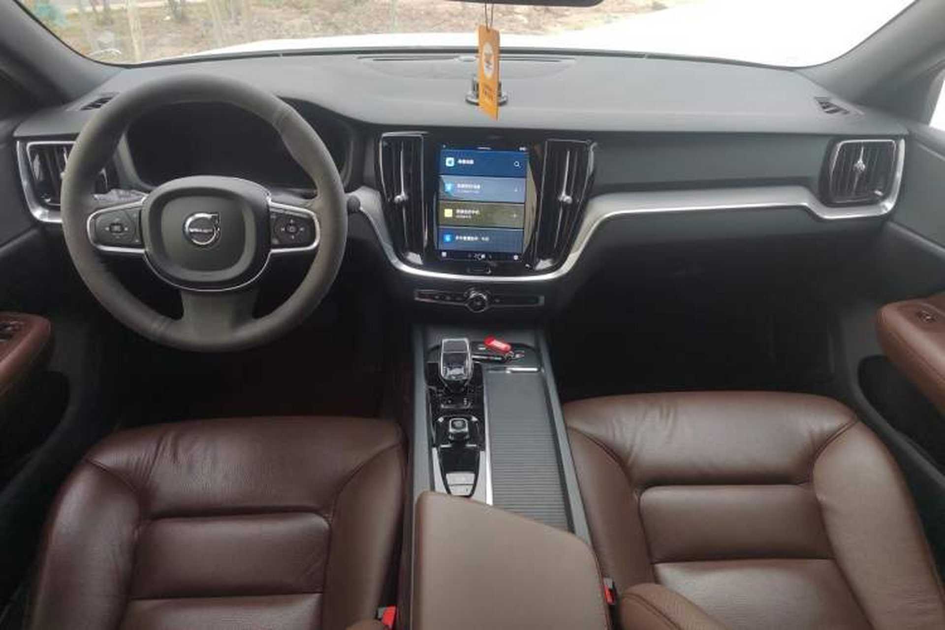 Used Volvo S60 2023 B4 Zhiyi Luxury Edition Center Console
