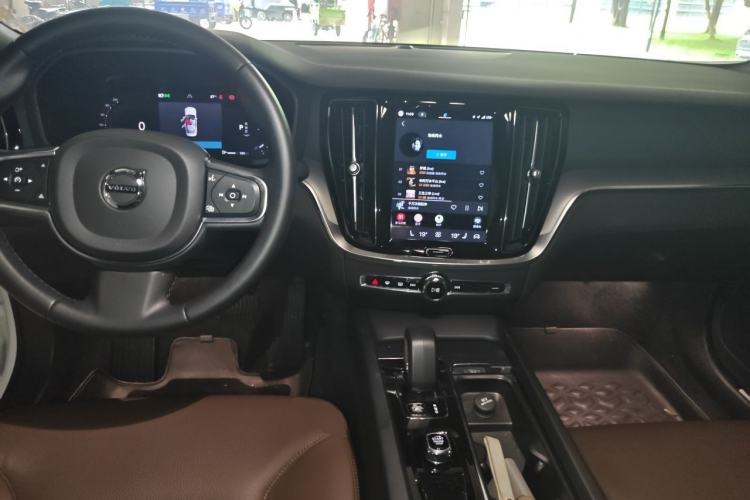 Used Volvo S60 2023 B4 Zhiyi Luxury Edition Center Console