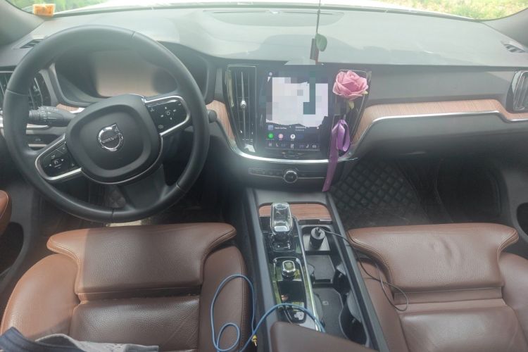 Used Volvo S60 2023 B4 Zhiyuan Luxury Edition Center Console