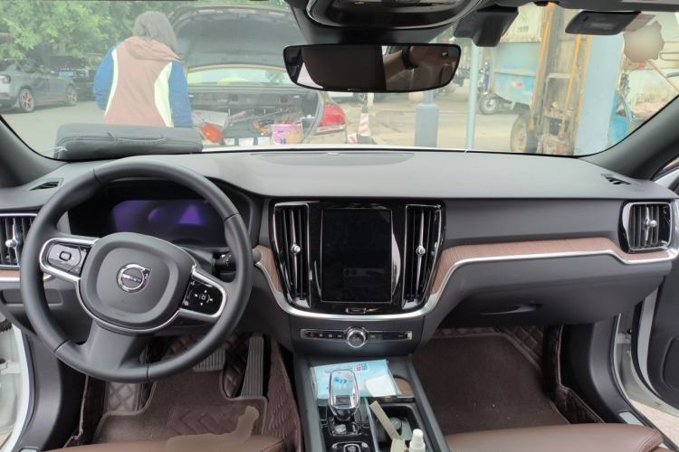 Used Volvo S60 2023 B4 Zhiyuan Sport Edition Center Console