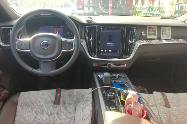 Used Volvo S60 2023 B4 Zhiyi Luxury Edition Center Console