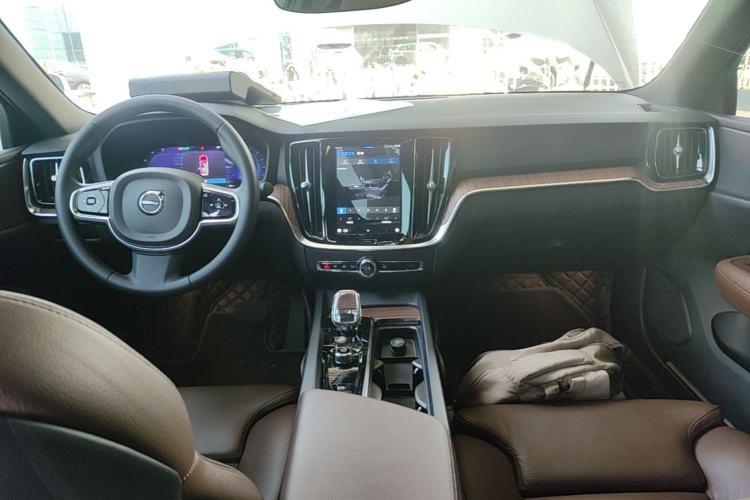 Used Volvo S60 2023 B4 Zhiyuan Luxury Edition Center Console