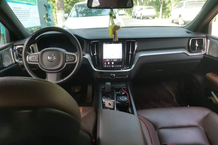 Used Volvo S60 2023 B4 Zhiyi Luxury Edition Center Console