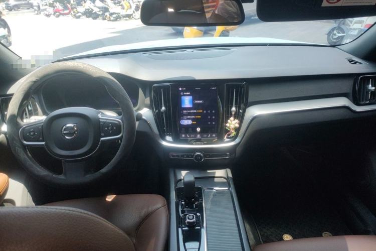 Used Volvo S60 2023 B4 Zhiyi Luxury Edition Center Console