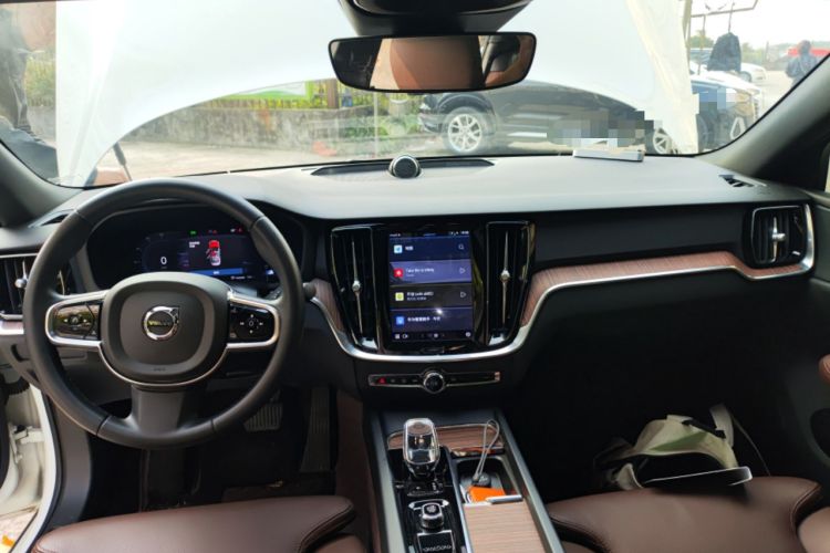 Used Volvo S60 2023 B4 Zhiyuan Luxury Edition Center Console