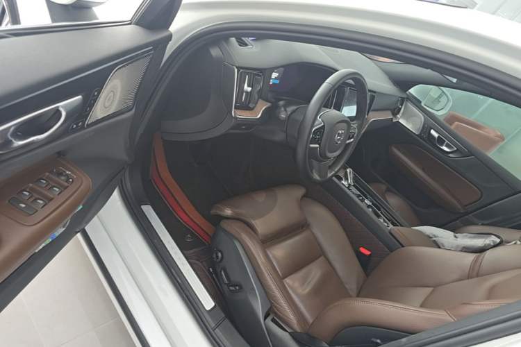 Used Volvo S60 2023 B4 Zhiyuan Luxury Edition Driver Seat