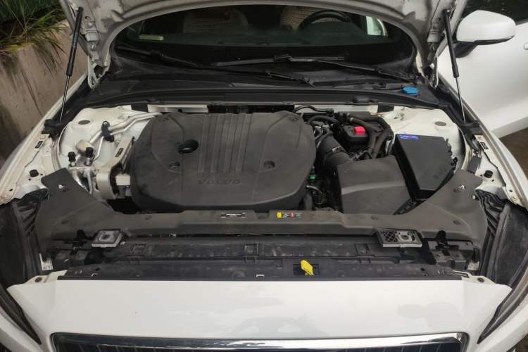 Used Volvo S60 2023 B4 Zhiyuan Luxury Edition Engine Bay