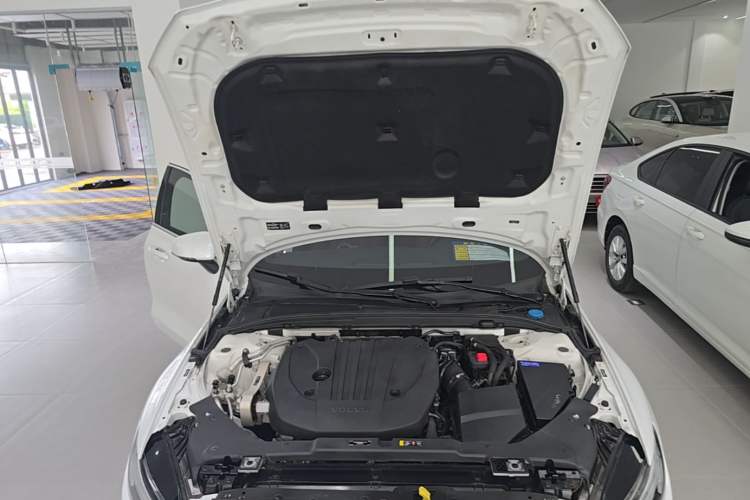 Used Volvo S60 2023 B4 Zhiyuan Luxury Edition Engine Bay