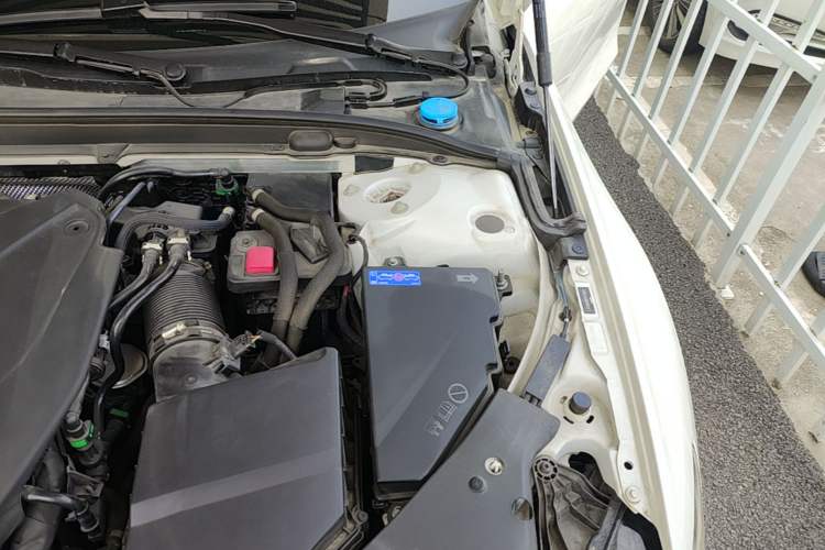 Used Volvo S60 2023 B4 Zhiyuan Luxury Edition Engine Bay Left