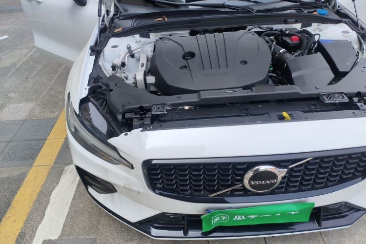 Used Volvo S60 2023 B4 Zhiyuan Sport Edition Engine Bay Right