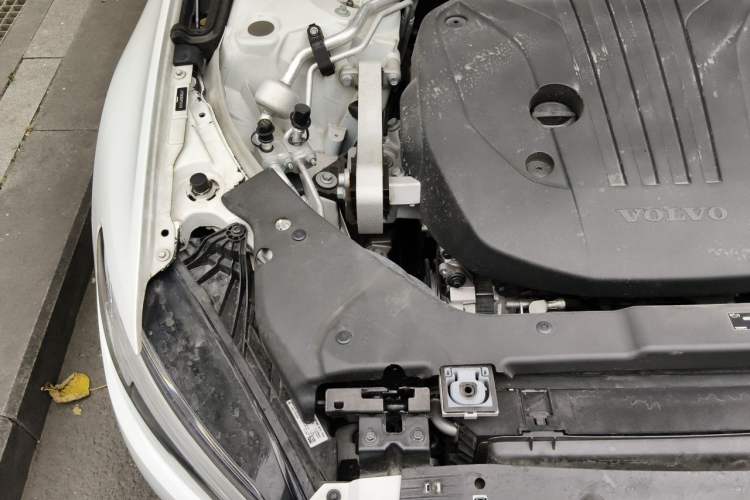 Used Volvo S60 2023 B4 Zhiyi Luxury Edition Engine Bay Right