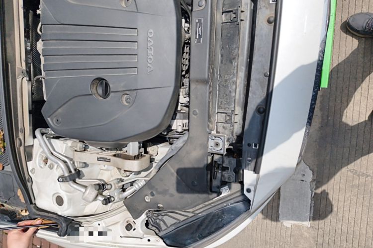 Used Volvo S60 2023 B4 Zhiyuan Luxury Edition Engine Bay Right