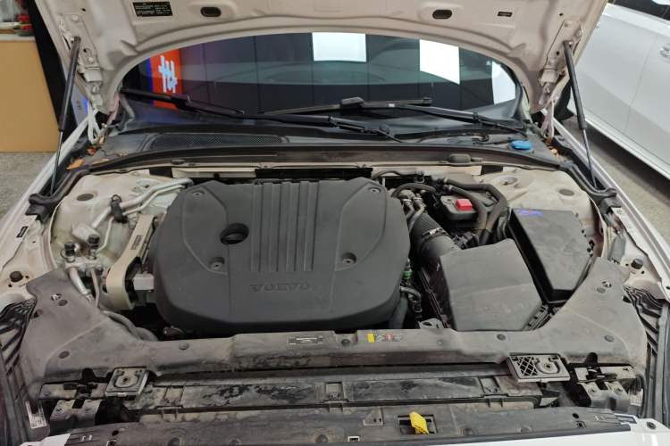 Used Volvo S60 2023 B4 Zhiyuan Luxury Edition Engine Bay