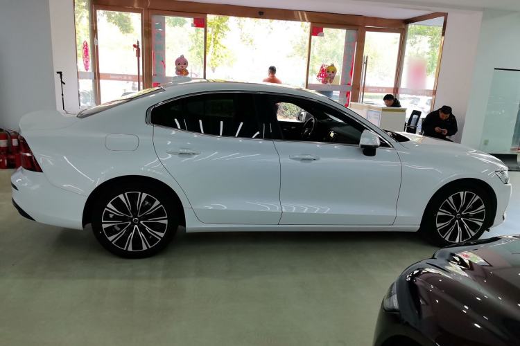 Used Volvo S60 2023 B4 Zhiyuan Luxury Edition Exterior 2